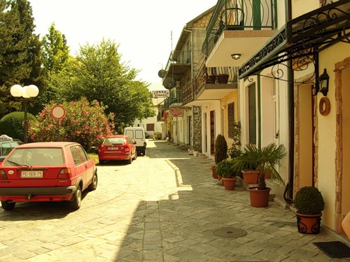 Вирпазар - самый большой населенный пункт на черногорской стороне Скадарского озера. Фото: Яндекс.Фотки, Cherkan